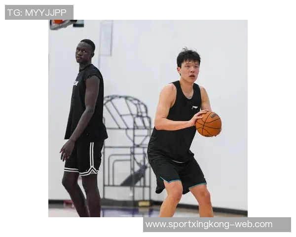 媒体人杨瀚森当众流泪展现真实情感无惧外界评价